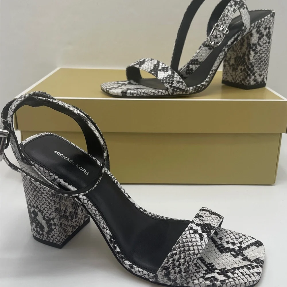 Michael Kors MERRIAM BLOCK HEEL
LEATHER
40S5MMHS1E Aluminum High Heels Snakeskin - Picture 14 of 16